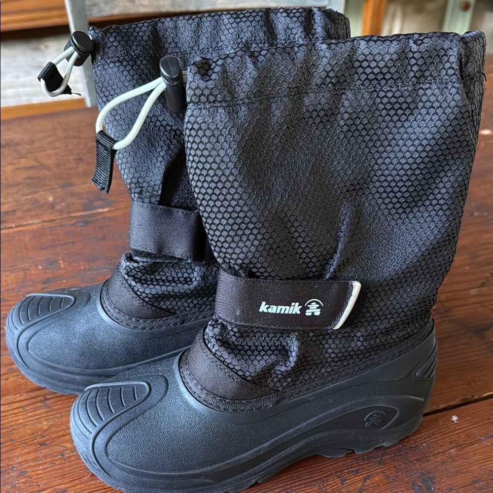 Kamik kids snow boots - Size 3